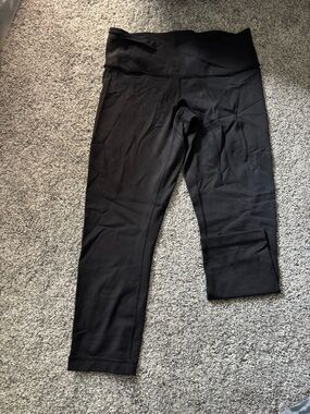 lululemon women’s Capri Leggings